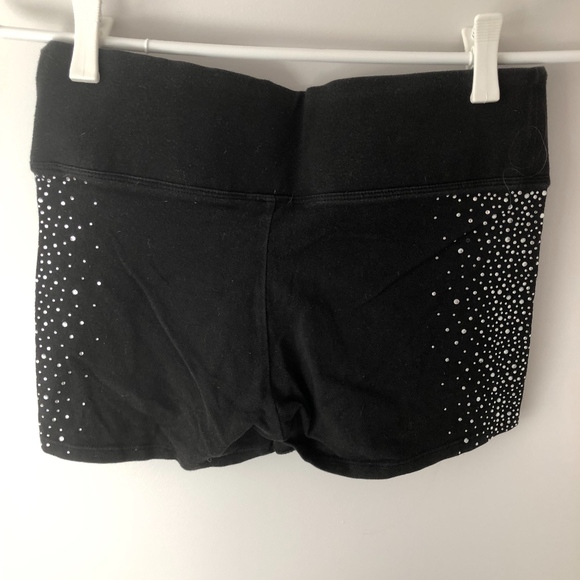 athletic shorts - Picture 2 of 2